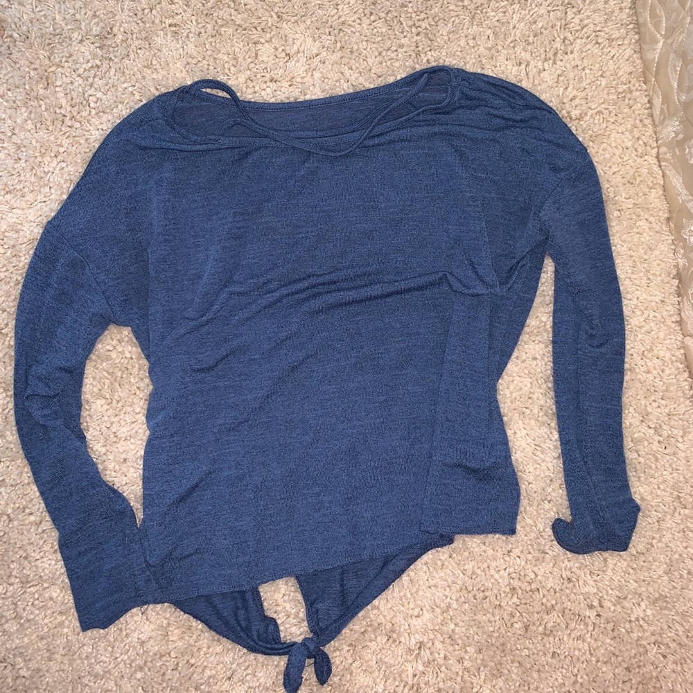 Cute blue long sleeves with tied up back slit!